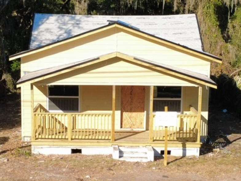 Oviedo custom home build with new porch and roof